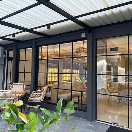 Отель Masri Living By Daphna International Джокьякарта Экстерьер фото