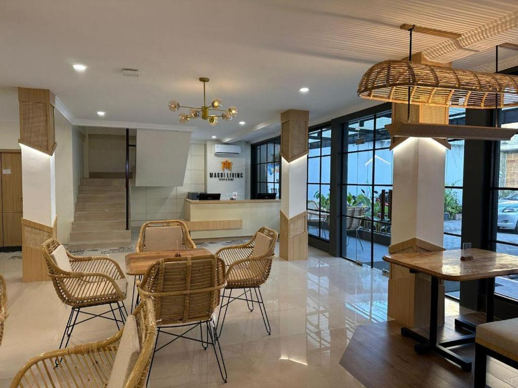 Отель Masri Living By Daphna International Джокьякарта Экстерьер фото