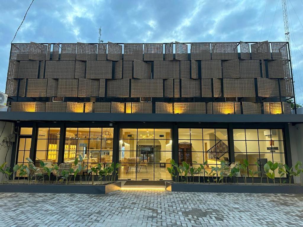 Отель Masri Living By Daphna International Джокьякарта Экстерьер фото