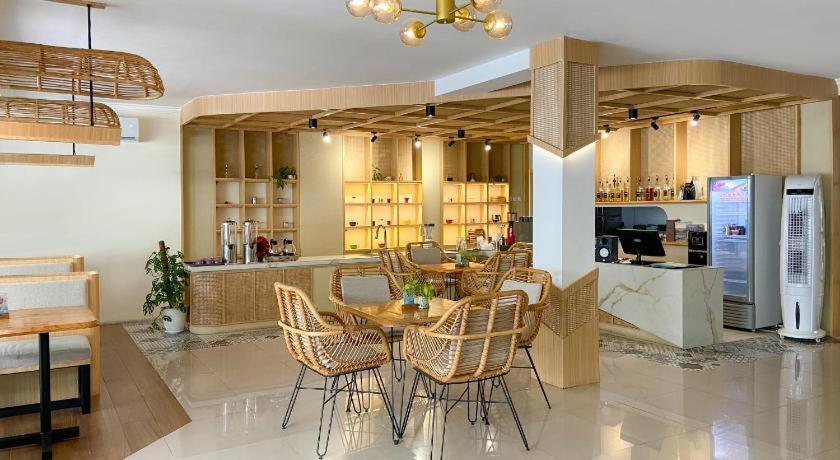 Отель Masri Living By Daphna International Джокьякарта Экстерьер фото